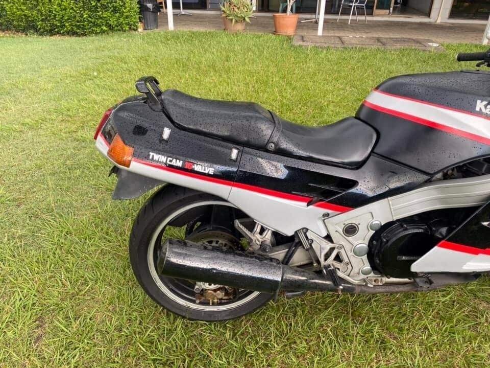 1988 KAWASAKI ZX-10 ROAD - JBFD5239657 - JUST BIKES