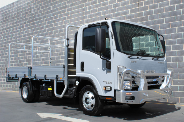 2022 ISUZU NPR 45/55-155 MWB TRADEPACK AMT TRAY - JTFD5226172