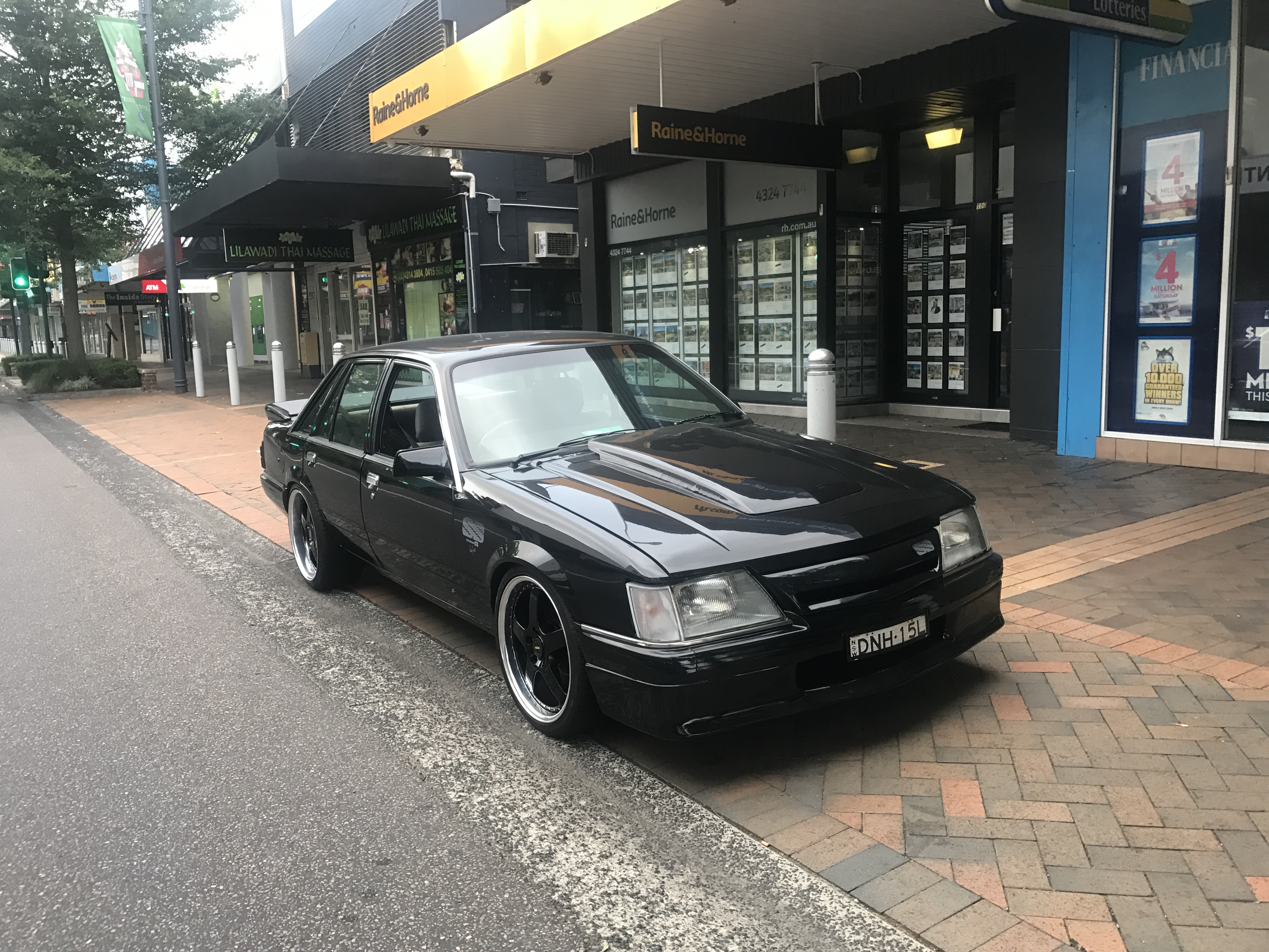 新品 HOLDEN W  BIB - BLACK Holden Commodore ZB Black cars for sale in Australia - carsales.com.au