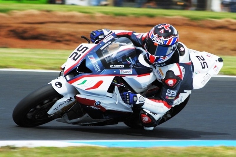 Toseland hangs up the helmet after WSBK crash