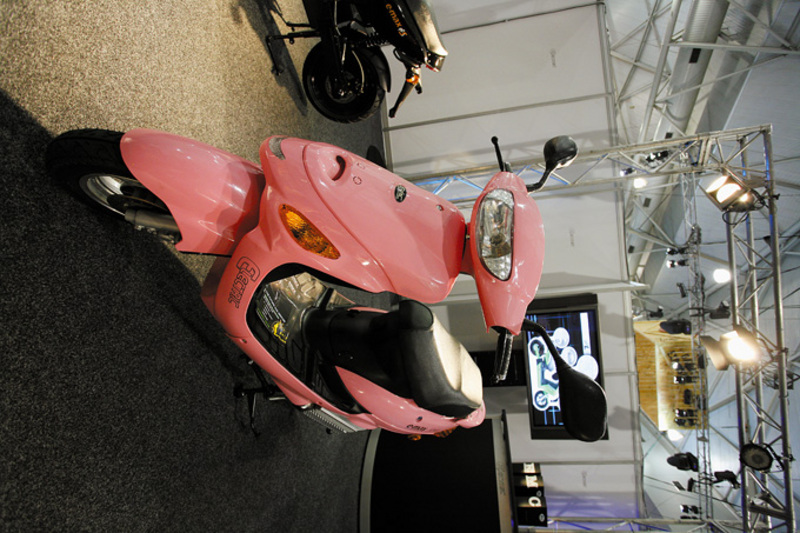 EMC Electric scooter front angle