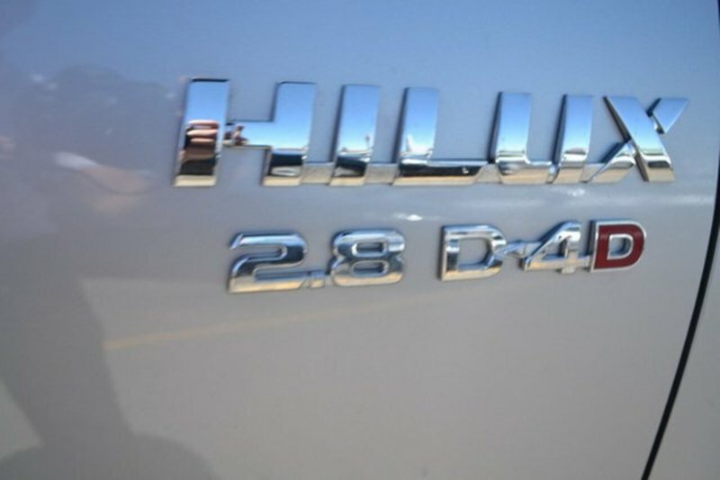 2016 TOYOTA HILUX SR5 (4x4) GUN126R