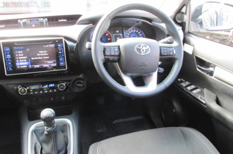 2016 TOYOTA HILUX SR5 (4x4) GUN126R