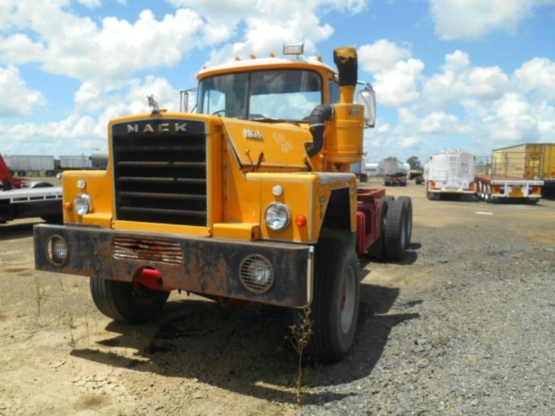 1900 MACK R600 SERIES 6X6 R600 SERIES Truck