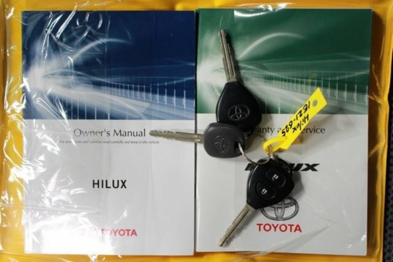 2012 TOYOTA HILUX SR5 (4x4) KUN26R MY12