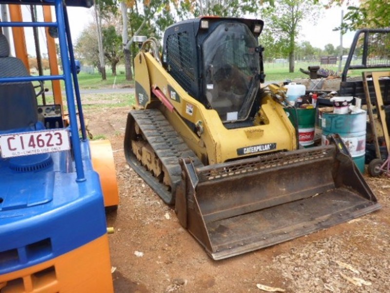 2011 CATERPILLAR 279C Loader