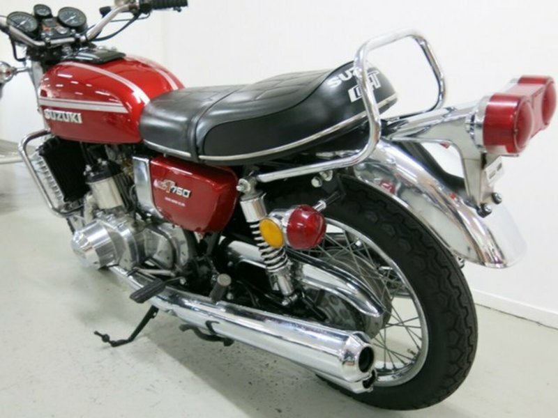 1975 SUZUKI GT750