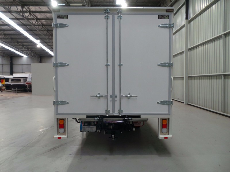 2016 HINO 617 - 300 Series 617 - 300 Series Truck