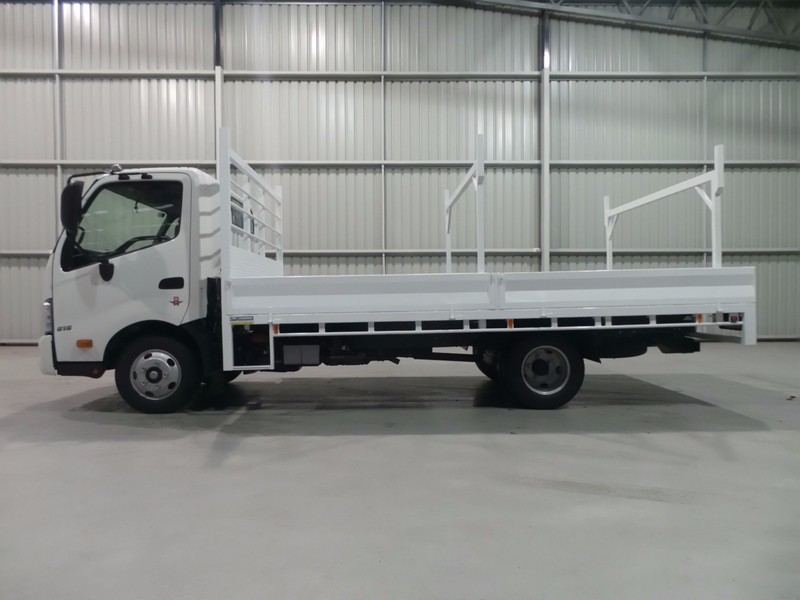 2016 HINO 616 - 300 Series 616 - 300 Series Truck