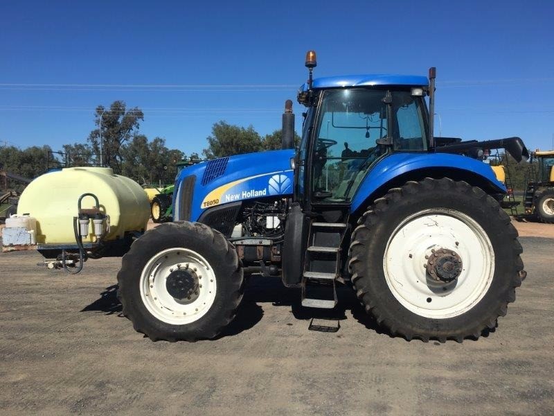 NEW HOLLAND T8050 Tractor