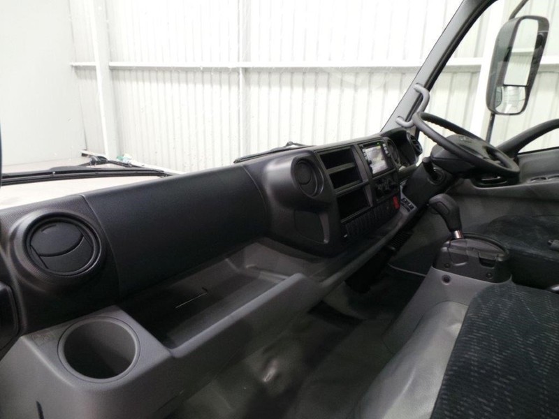 2016 HINO 616 - 300 Series 616 - 300 Series Truck