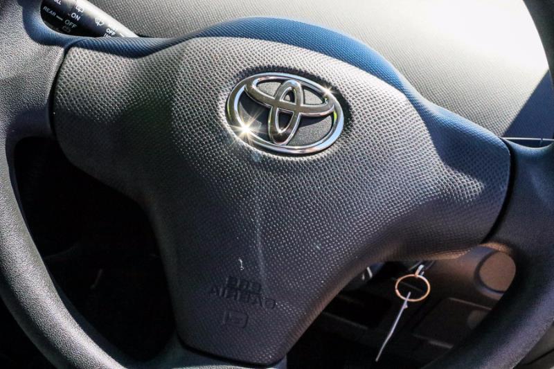 2010 TOYOTA YARIS YR