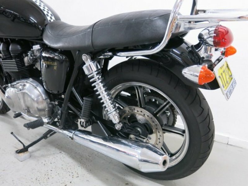 2011 TRIUMPH Bonneville SE