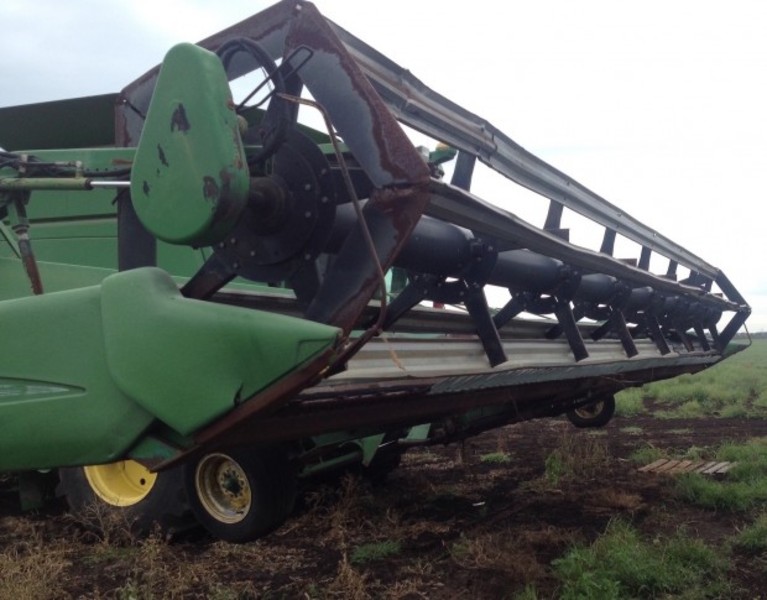 JOHN DEERE 936D Harvester Header