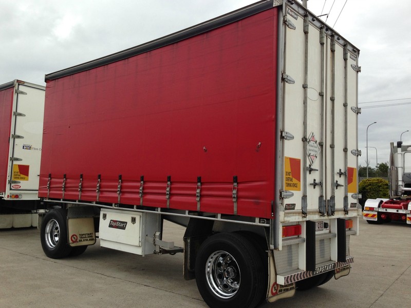 2004 Topstart Curtainsider Dog Trailer