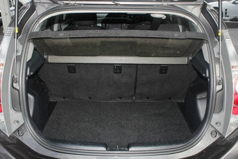 2013 TOYOTA PRIUS C E-CVT NHP10R