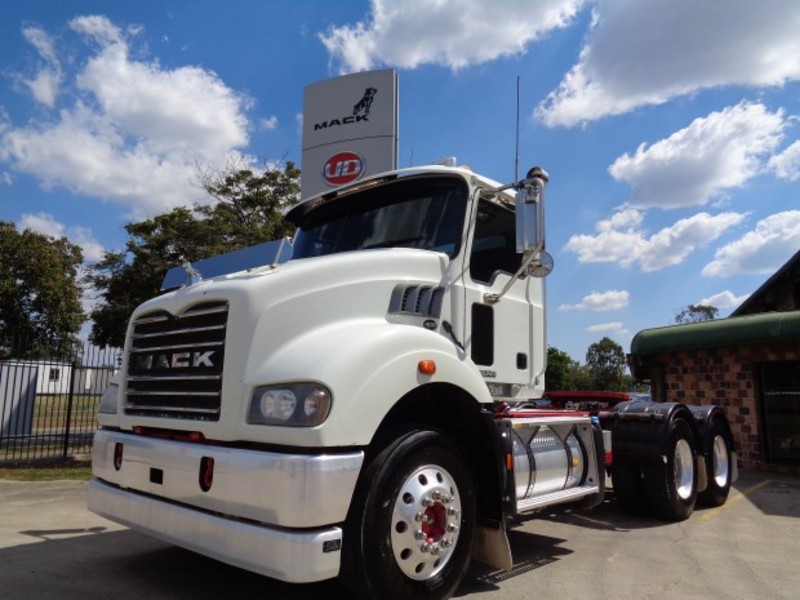 2011 MACK METRO-LINER
