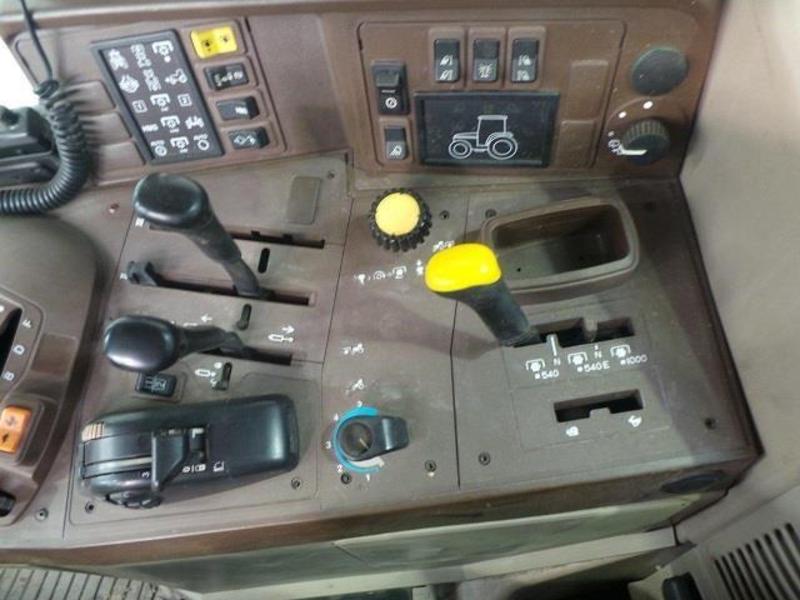 2004 JOHN DEERE 6520 TRACTOR