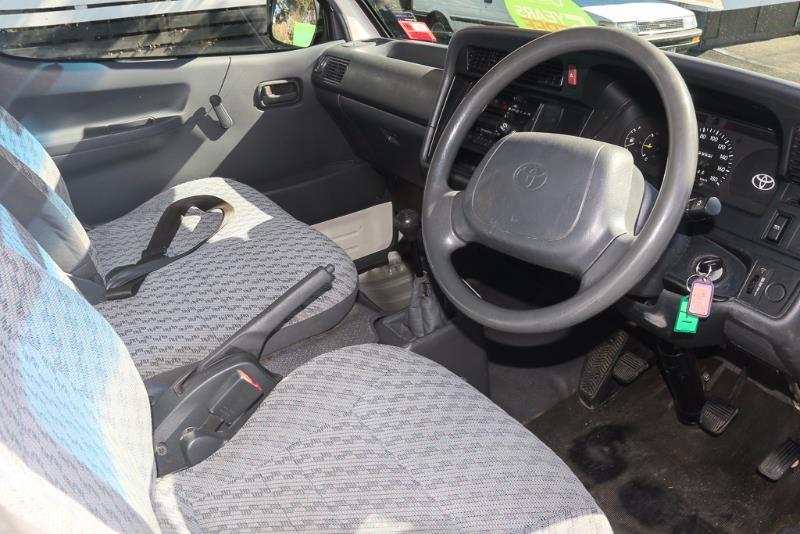 2003 TOYOTA HIACE COMMUTER RZH125R