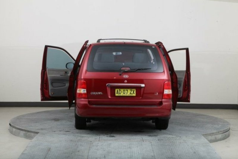 2005 KIA CARNIVAL LS KV11