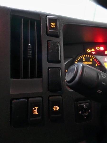 2013 ISUZU NNR200