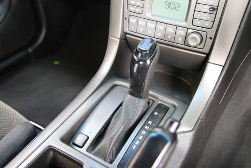 2004 HOLDEN COMMODORE EQUIPE VYII