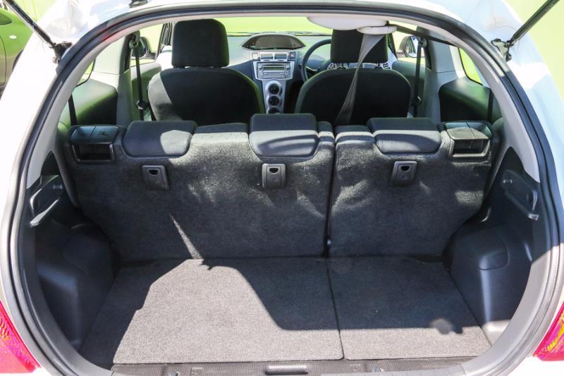 2010 TOYOTA YARIS YR