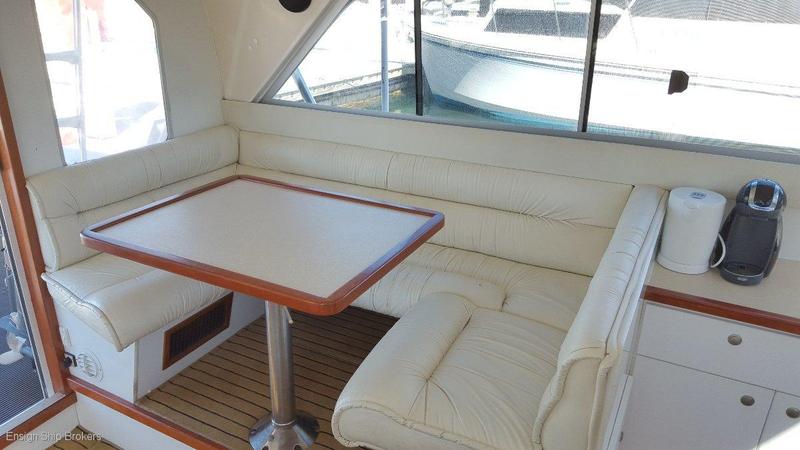 Caribbean 32 Flybridge Cruiser