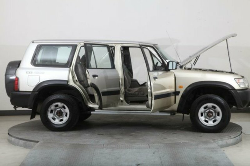 2000 NISSAN PATROL ST (4x4) GU