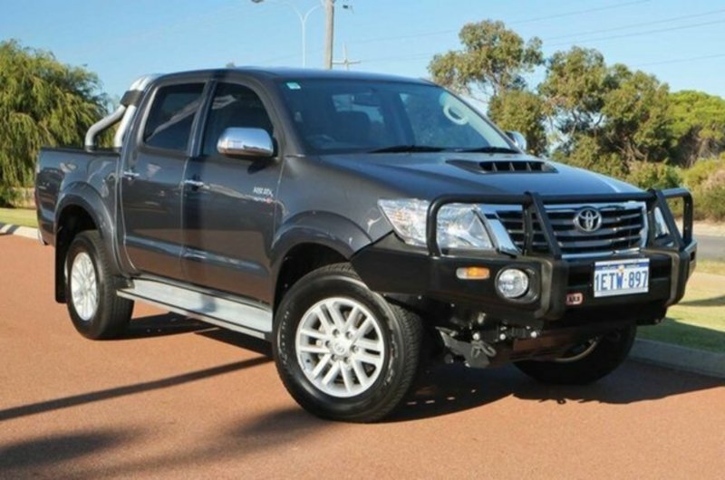 2013 TOYOTA HILUX SR5 (4x4) KUN26R MY12