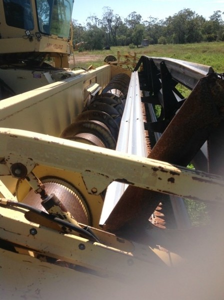 1984 NEW HOLLAND TR95 TR95 TR95 HarvesterHeader
