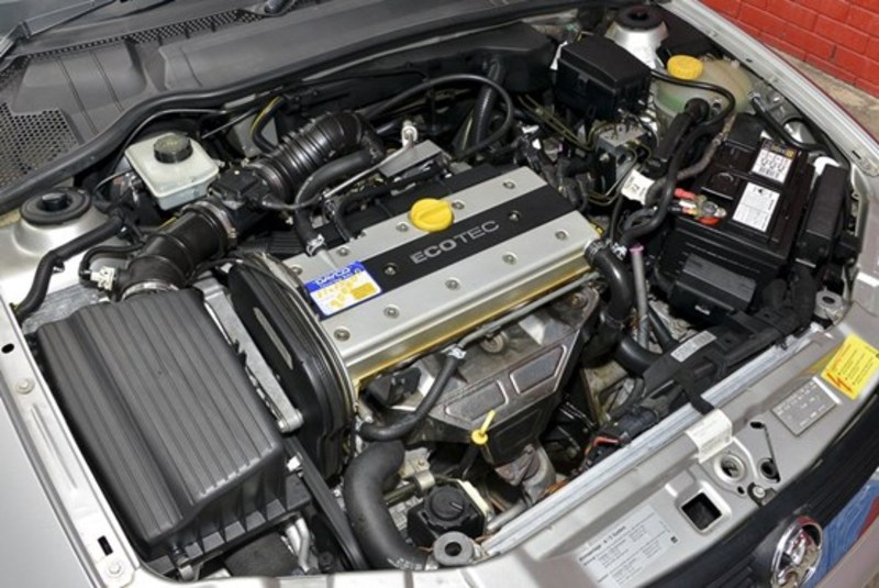 2000 HOLDEN VECTRA GL JS II