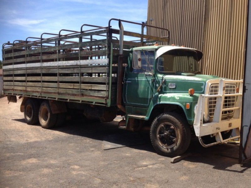 1975 FORD Louisville Ford L7000 Stock Crate Truck Louisville Truck