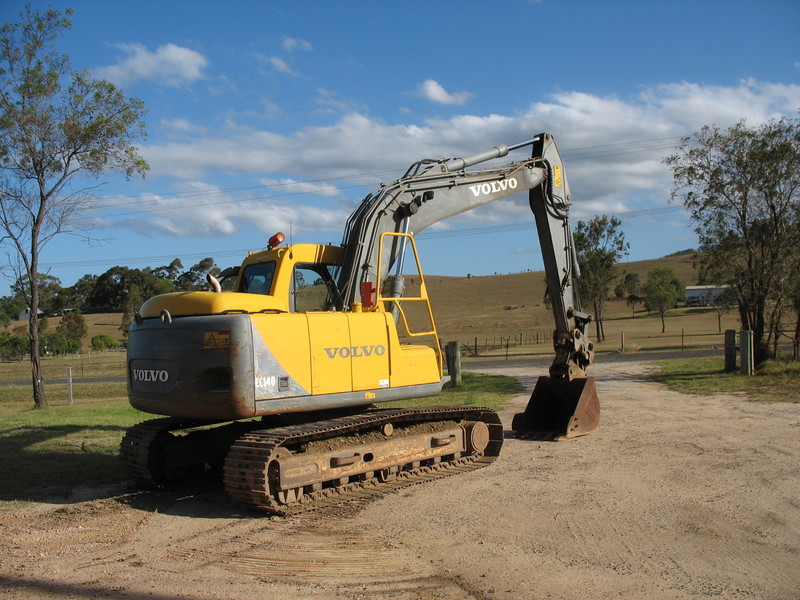 VOLVO EC140 EXCAVATOR