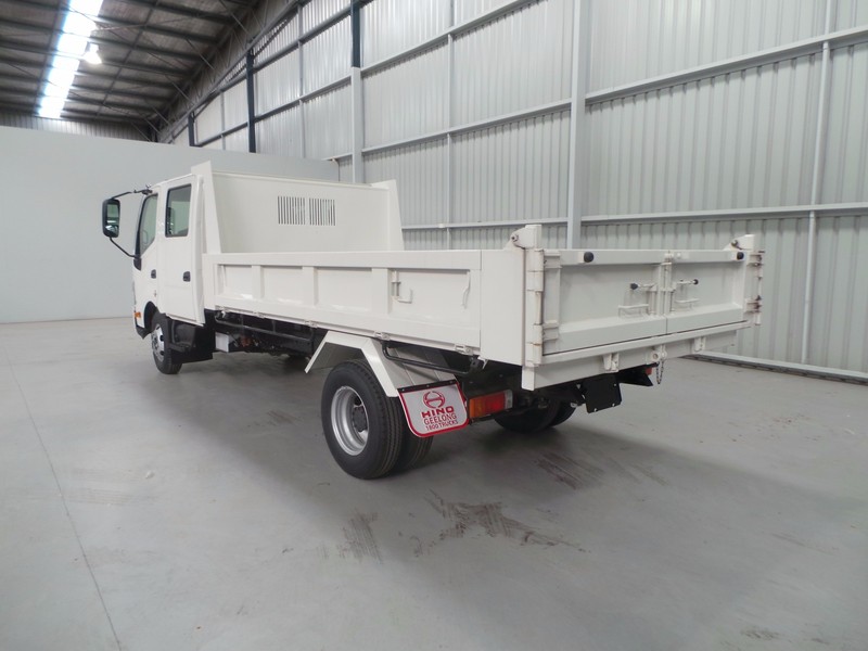 2016 HINO 717 - 300 Series 717 - 300 Series Truck