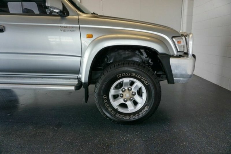 2004 TOYOTA HILUX SR5 (4x4) VZN167R