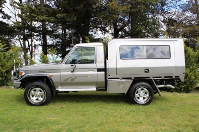 2002 TOYOTA LANDCRUISER RV (4x4) HDJ79R