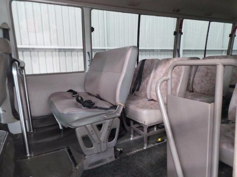 2002 MITSUBISHI ROSA BUS