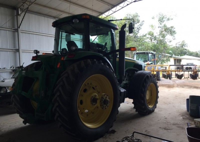 JOHN DEERE 8520 Tractor