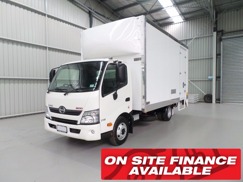 2016 HINO 716 - 300 Series 716 - 300 Series Truck