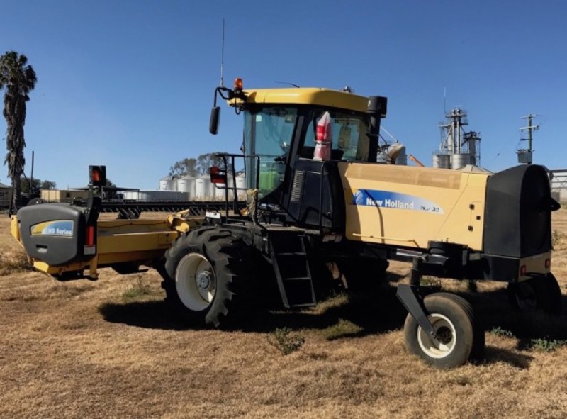 2009 NEW HOLLAND H8080 Windrowers