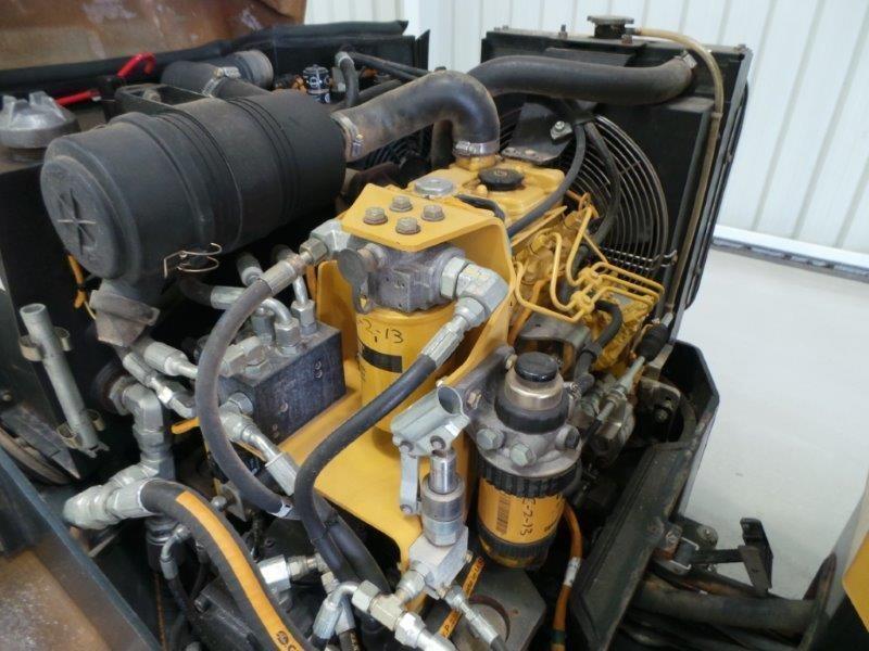 CATERPILLAR CB-224E