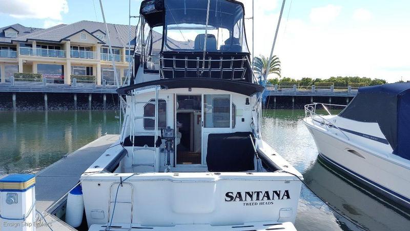 Caribbean 32 Flybridge Cruiser