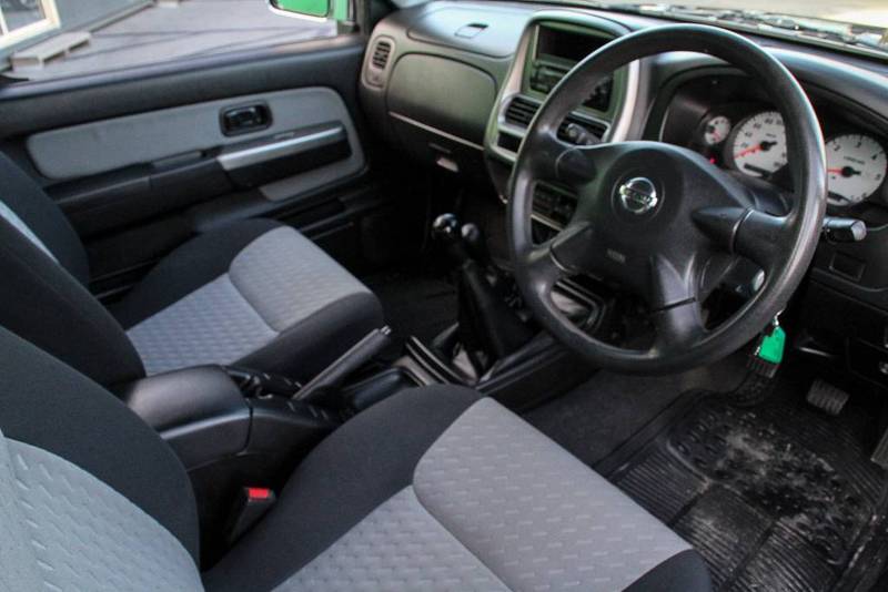2006 NISSAN NAVARA ST-R (4x4) D22