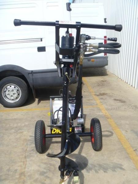 2011 DIGGA ONE MAN POST HOLE DIGGER