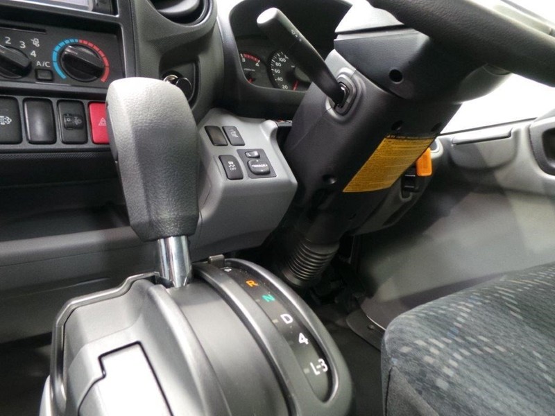 2016 HINO 616 - 300 Series 616 - 300 Series Truck
