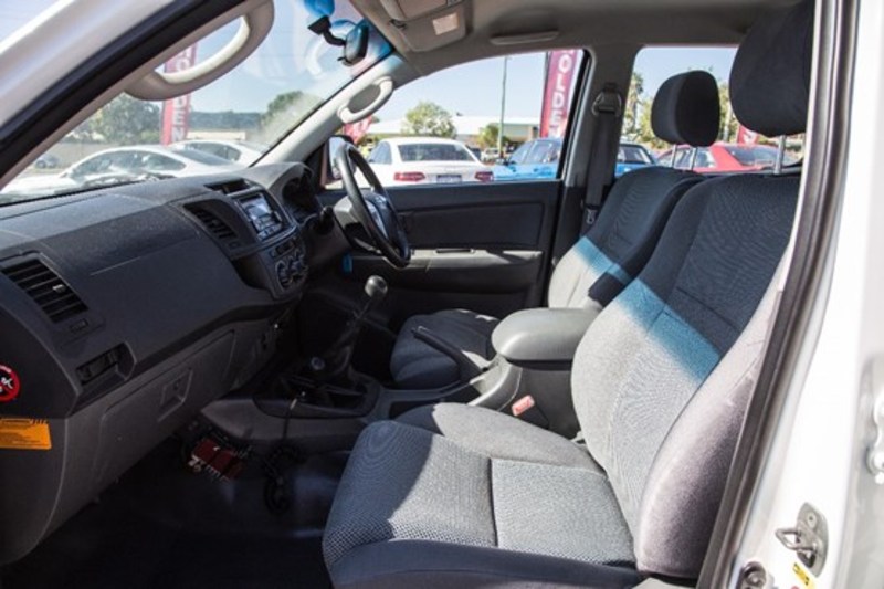 2012 TOYOTA HILUX SR KUN26R