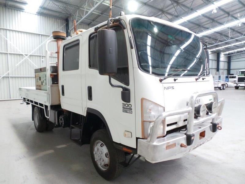 2011 ISUZU NPS300 4X4 SERVICE TRAY TRUCK