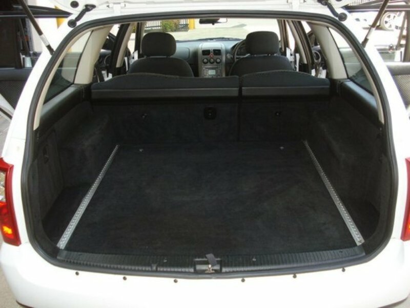 2004 HOLDEN COMMODORE EXECUTIVE VYII