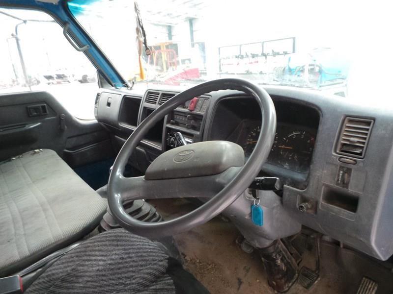 2001 TOYOTA DYNA TRAY TRUCK